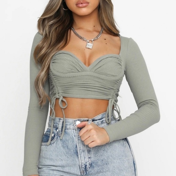 Crop‎ Top - Picture 1 of 6